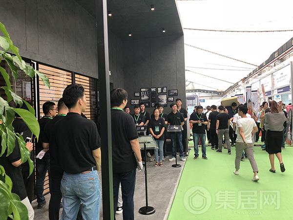 云时代展馆前门庭若市