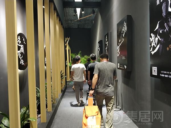 花旗展馆人来人往