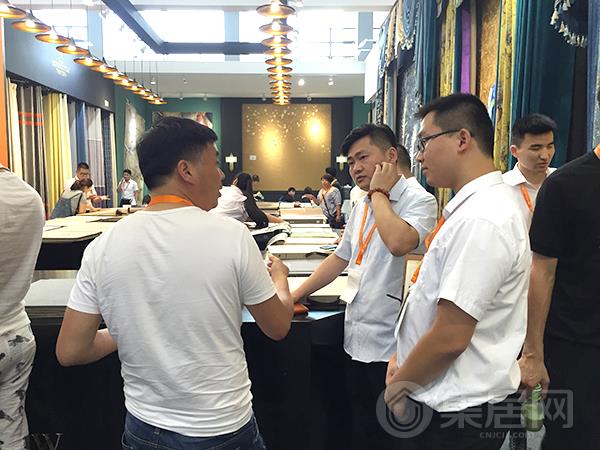 启上展馆人气旺