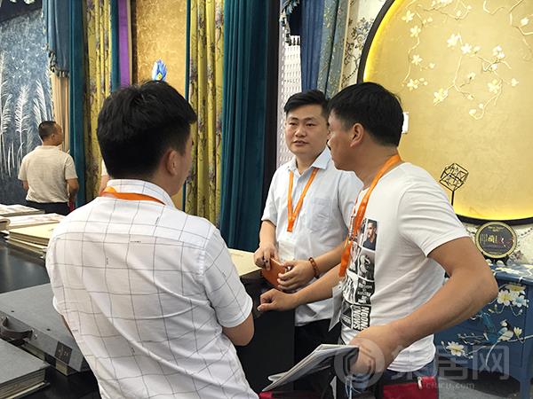 启上工作人员热情接到客户