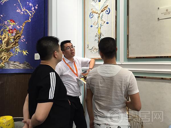 启上工作人员热情接到客户