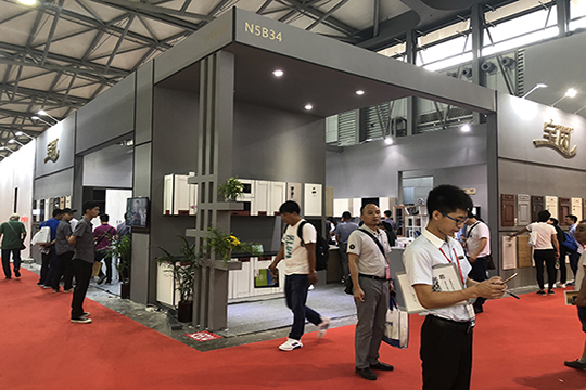 【上海展】一厨一世界 至厨集成灶智慧厨房解决厨房油烟